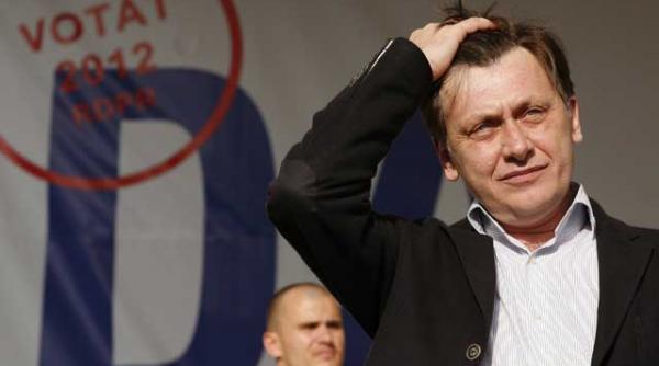 crin antonescu in timp ce facea teorii cu grasul si slabul basescu era cel mai costisitor parazit de stat din romania