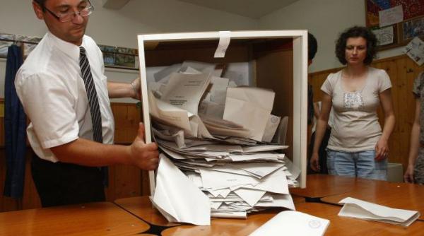 legea care stabileste programul la referendum intre 7 00 si 23 00 a fost promulgata