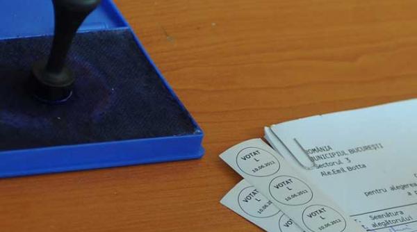 sondaj peste jumatate dintre romanii cu drept de vot se vor prezenta la referendum