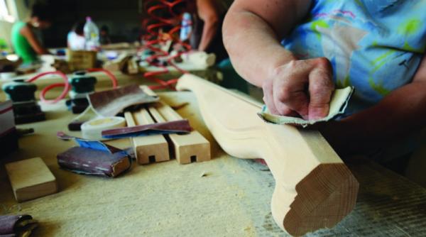 cum a ajuns mobila romaneasca in cel mai pretentios magazin din beverly hills