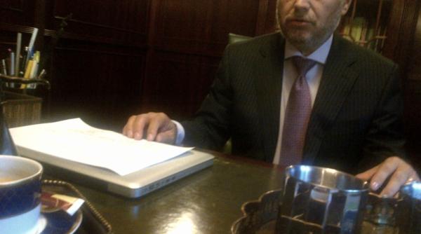 flacara violet celebrul psihoterapeut aliodor manolea in exclusivitate pentru jurnalul traian basescu nu si iubeste poporul s a umplut paharul votez da pentru demitere