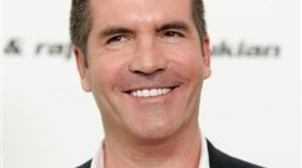 simon cowell a mutat toti finalistii x factor la un alt hotel vezi de ce