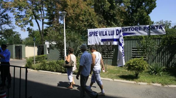 foto mesaje date de pe gardul lui basescu