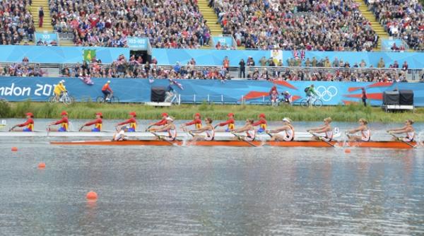 echipajul feminin de 8 plus 1 s a calificat in finala olimpica