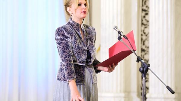 diversiune pe facebook a unui judecator de la curtea constitutionala chiar in momentul in care se decide asupra validarii referendumului