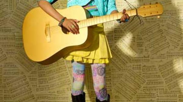 china anne mcclain invata sa cante la 13 instrumente pentru a si egala personajul