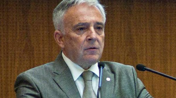 isarescu exista date suficiente care justifica o prognoza diminuata privind cresterea economica