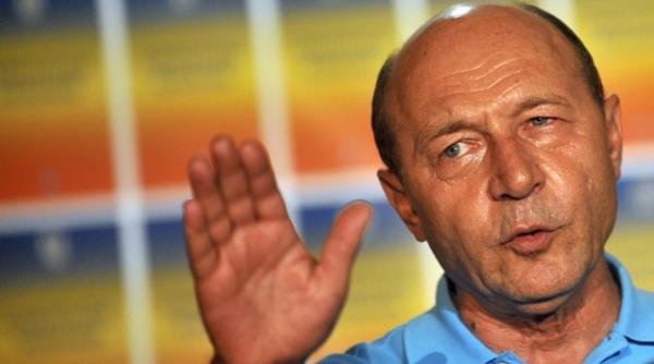 basescu catre primarii din romania ii atentionez sa nu cumva sa ajunga prin vreo celula