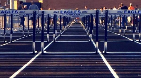 i se mai spune demolatorul uite cum alearga un chinez la proba de o suta de metri garduri