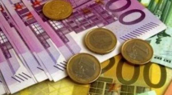 nou minim istoric pentru moneda nationala bnr a stabilit un curs de 4 6481 lei euro