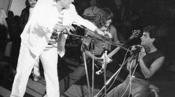 viata lui adrian paunescu povestita de andrei paunescu cenaclul flacara la canal in 1982 ii