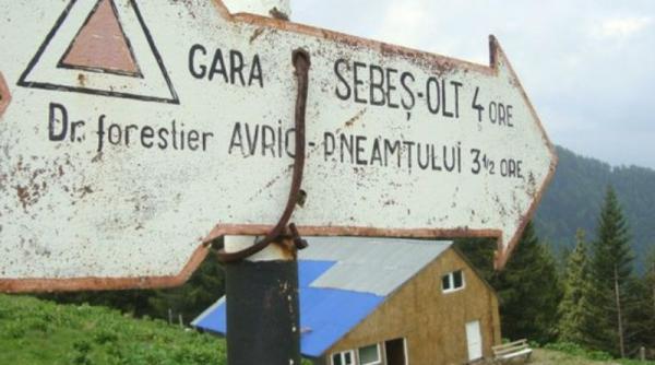 vandalism la 1 450 de metri indicatoarele noi pentru turisti distruse in mai putin de o luna