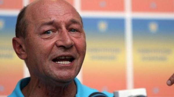 basescu evita sa i raspunda presedintelui interimar vreti sa ma faceti comentatorul lui asta antonescu