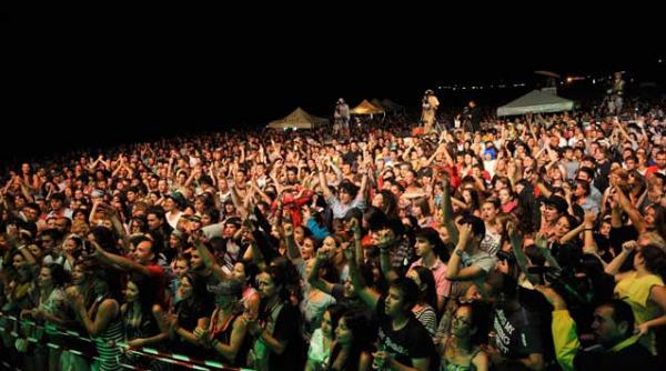 peste 30 000 de oameni au fost martorii festivalului folk you florian pittis