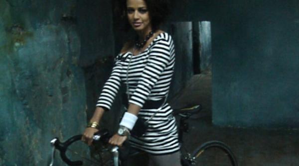 andreea raicu va propune doua tinute perfecte pentru biciclistele cochete