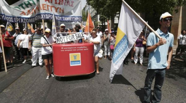 grecii din rau in mai rau pensiile ar putea fi din nou taiate cu inca 15 la suta