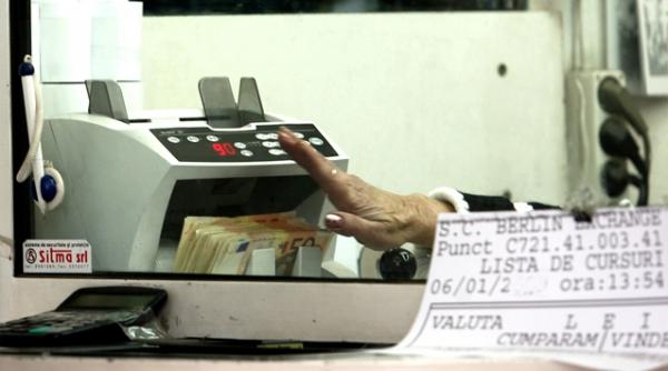 referinta bnr a continuat sa scada pentru a treia zi consecutiv si a ajuns la 4 5364 lei euro