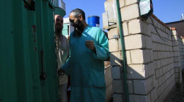 rusia a fost descoperita o secta care traia de zece ani intr un buncar vezi aici in ce conditii locuiau membrii sectei