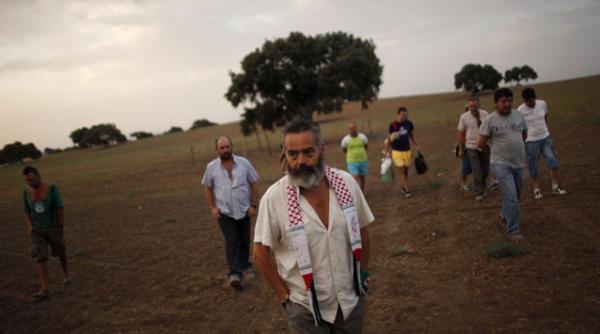 un deputat spaniol s a transformat in robin hood oamenii lui fura din magazine si dau la saraci