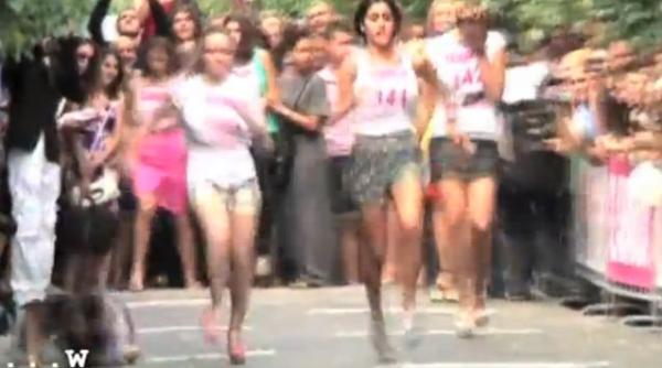 video amuzant cursa pe tocuri la moscova