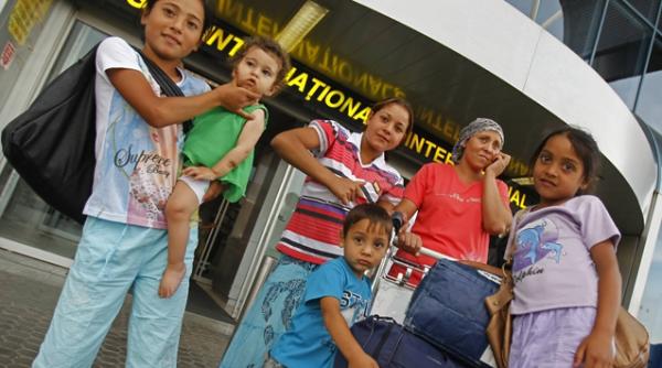 comisia europeana urmareste cu atentie expulzarile romilor romani din franta