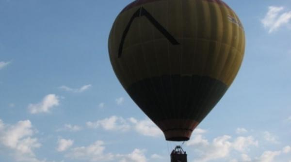 doi spanioli in expeditie cu un balon cu aer cald ajutati de politistii de frontiera dupa o aterizare fortata in caras