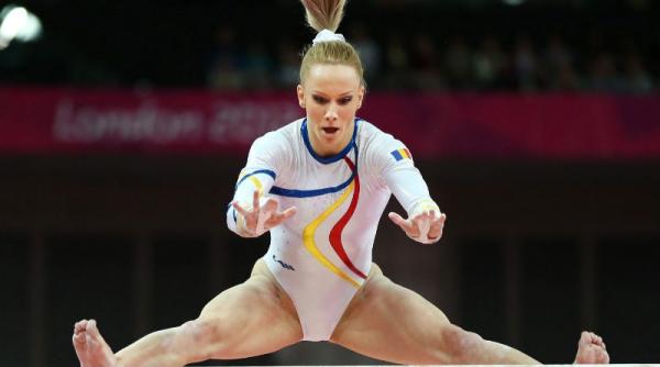 sandra izbasa va purta drapelul romaniei la ceremonia de inchidere a jo de la londra