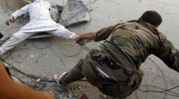 atrocitati fara limite in siria mai multi partizani ai regimului de la damasc aruncati de pe o cladire video