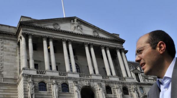 bancile care administreaza conturile bogatilor incep sa renunte la clientii considerati saraci