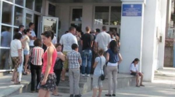 exodul vasluienilor sute de persoane au luat cu asalt serviciul de pasapoarte vaslui