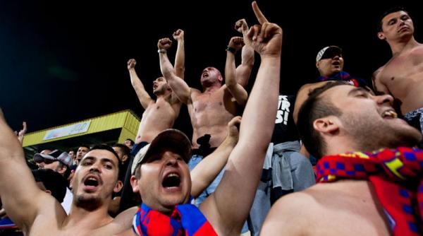 incidente incredibile pentru suporterii stelei inainte de ajungerea in medias i au perforat mina cu o furca