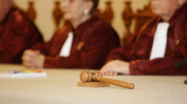 sedinta la curtea constitutionala judecatorii au decis ca celebra erata a fost trimisa legal la monitorul oficial surse