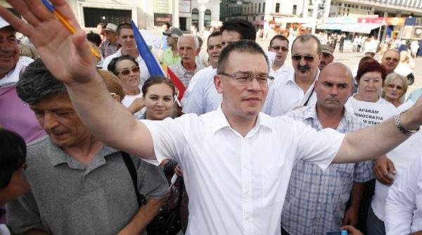 ungureanu voi candida la parlamentarele din 2 decembrie voi decide daca la senat sau la camera