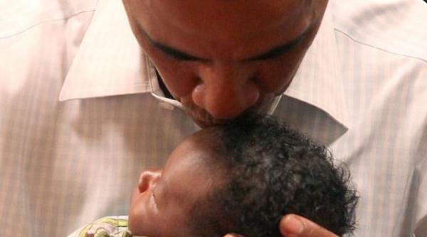 galerie foto barack obama adora bebelusii