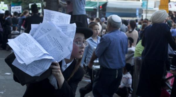 aproximativ o suta de manifestanti au protestat la tel aviv fata de un razboi israelian cu iranul