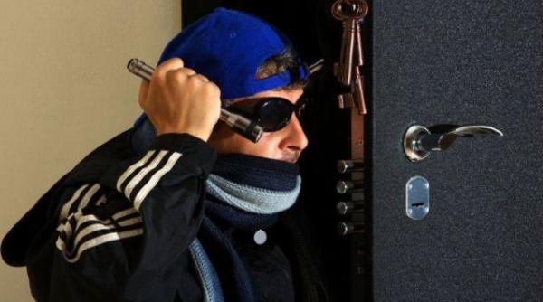 imaginatia hotilor nu cunoaste limite spargatorii s au dat drept procurori dna in gorj