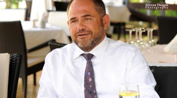 la pranz cu bancherul sergiu oprescu despre pictura creativitate si vara nu dorm