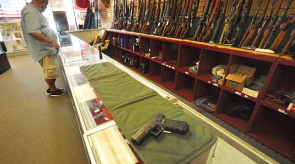 majoritatea americanilor sustin inca dreptul constitutional de a purta arme
