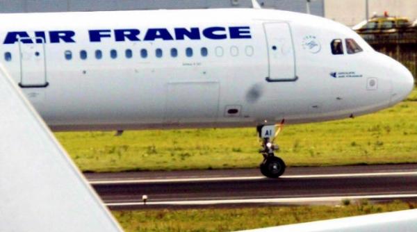 pasagerii unui avion air france rugati sa faca cheta pentru alimentarea cu carburant la damasc