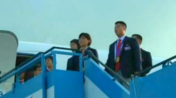 video cum au fost primiti sportivii nord coreeni cand s au intors in tara de la olimpiada