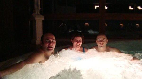 bomba un judecator de la curtea de apel cluj fotografiat in jacuzzi alaturi de afaceristul pe care il judeca