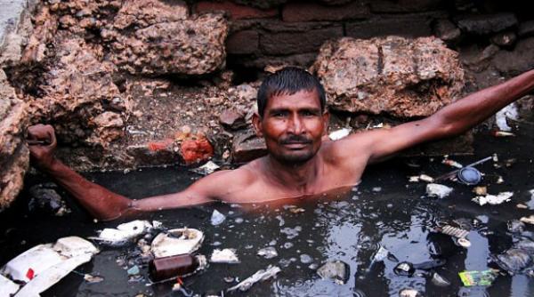 cel mai mizer loc de munca din lume platit cu 5 dolari si 50 de centi si o sticla de bautura