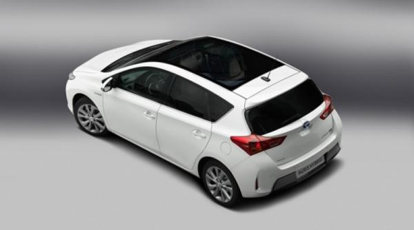 toyota livreaza primele imagini cu viitorul auris