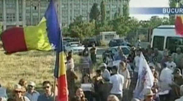 protest in fata ccr oamenii cer judecatorilor sa valideze referendumul din 29 iulie video