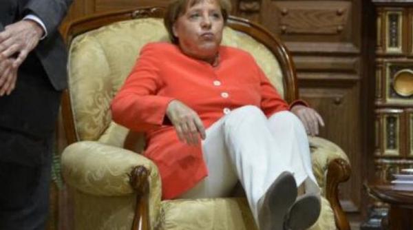 angela merkel prabusire spectaculoasa in fotoliul presedintelui moldovean video