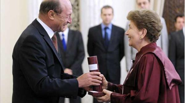 aspazia cojocaru era fanul lui basescu inca din luna iunie vezi cum l a ajutat atunci