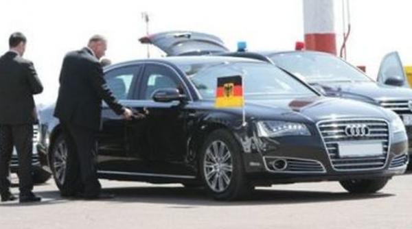 delegatia angelei merkel atacata la chisinau cu un cocktail molotov