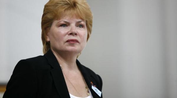 mona pivniceru depune juramantul de investitura ca ministru al justitiei la ora 17 30