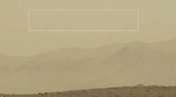 noi imagini bizare filmate pe marte patru obiecte misterioase au fost surprinse de robotul spatial curiosity video