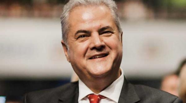 adrian nastase ma bucur ca s a decis nup in cazul ofiterilor veniti sa puna in executare mandatul